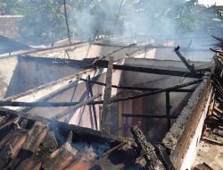 Kebakaran Rumah di Pohjentrek Pasuruan Diduga Korsleting Listrik, Pemilik Berhasil Selamatkan Diri