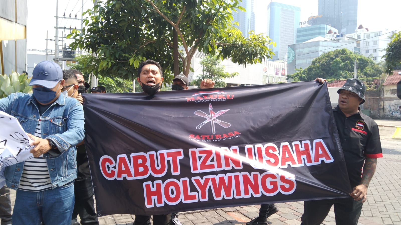 Holywings ilegal. (Foto: Rahman Hakim/Tugu Jatim)