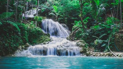 Air terjun. (Foto: Pexels/Tugu Jatim)