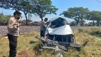 Mobil Avanza. (Foto: Laoh Mahfud/Tugu Jatim)