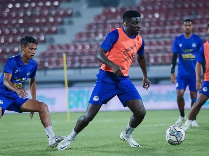 Striker Arema FC, Abel Camara saat menjalani sesi latihan jelang pertandingan melawan Bali United.