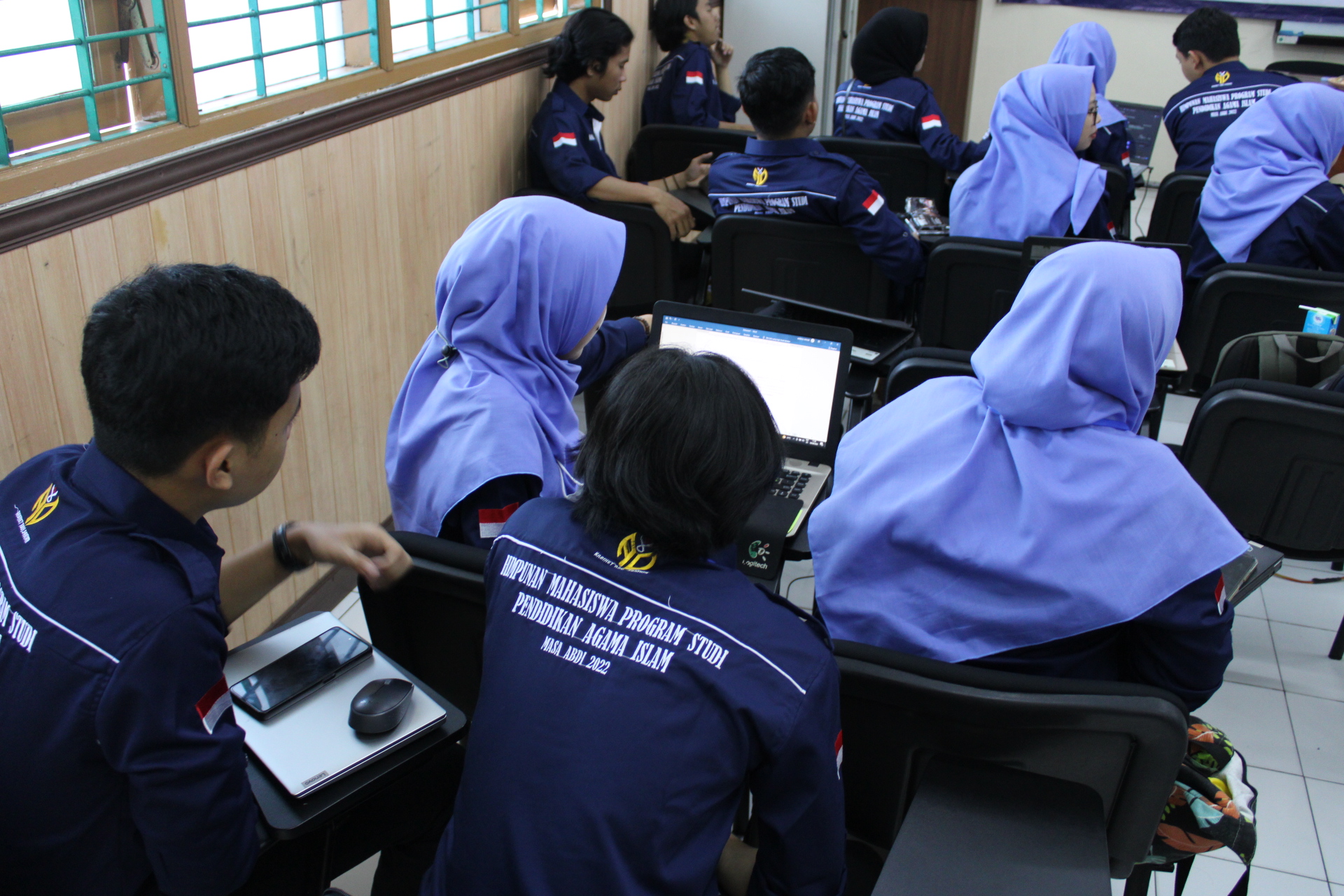 Workshop jurnalistik. (Foto: Sheptian Awwaluddin Ichsan for Tugu Jatim)