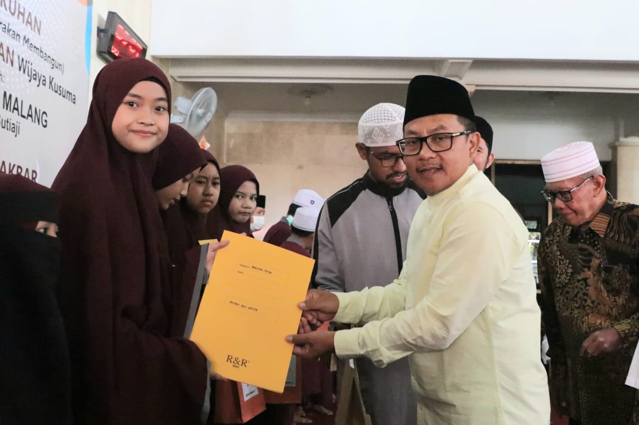 Wali Kota Malang, Sutiaji, mengukuhkan Kampoeng Qur'an Wijaya Kusama di Jalan Kalimasada, Polehan, Kecamatan Blimbing pada Minggu (21/8/2022).