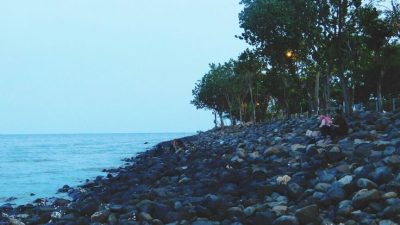 Pantai Kenjeran Surabaya.