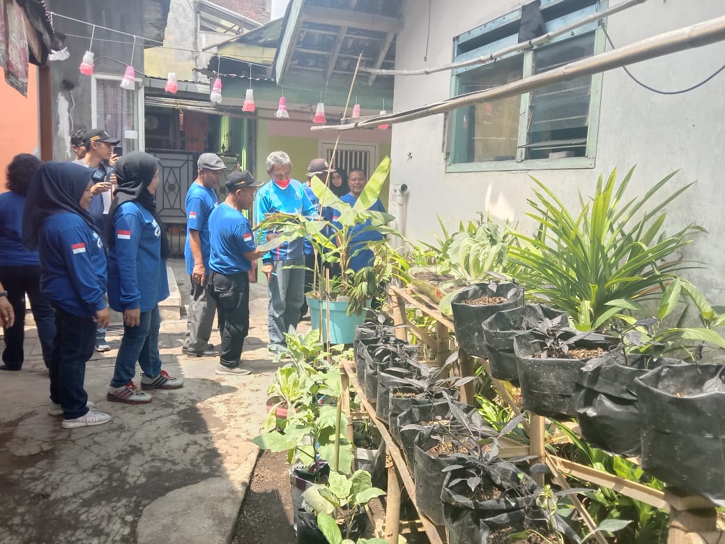 Juri dari Dispangtan Kota Malang melakukan penilaian budidaya tanaman dan pemanfaatannya.