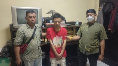 IM, maling motor yang ketahuan mencuri di minimarket saat diamankan polisi.