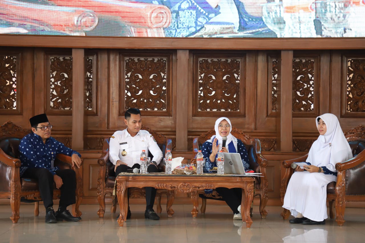 Bupati Tuban, Aditya Halindra Faridzky, saat memberikan materi di kegiatan loka karya Himpaudi Tuban.
