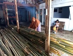 Jelang HUT Ke-77 RI, Penjual Bambu di Pasuruan Panen Cuan