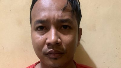 Nur Cholis (29), pengedar sabu asal Dusun Kemaden, Desa Kersikan, Kecamatan Bangil, Kabupaten Pasuruan saat diamankan di Mapolres Pasuruan.