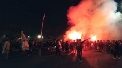 Aksi Corteo Aremania Merahkan Langit Kota Malang, 35 Tumpeng Dibagikan Rayakan HUT Arema FC