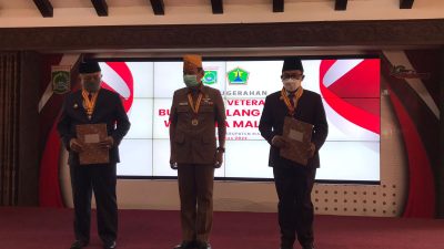 Wali Kota Malang, Sutiaji, usai menerima penganugerahan Bintang Veteran dari Ketua DPP LVRI Jatim, Brigejn TNI (Purn) Drs Ismadi MBA MSi, di Pendopo Agung Kabupaten Malang, Senin (15/8/2022).