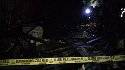 Rumah terbakar. (Foto: Rahman Hakim/Tugu Jatim)