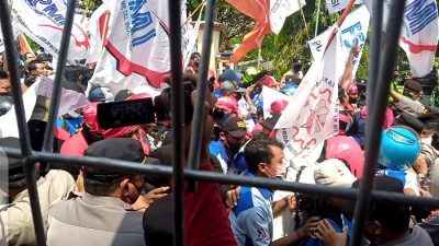 Aksi Demo 500 Buruh PT IKSG Tuban Ricuh, 2 Pekerja Diduga Sempat Diamankan Petugas