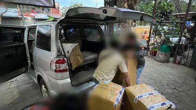 Tim Intelijen dan Penindakan KPPBC Tipe Madya Cukai Malang lakukan operasi untuk menghentikan distribusi rokok ilegal.