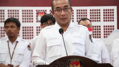 Ketua KPU RI, Hasyim Asy’ari, saat memberikan keterangan pers saat Pendaftaran Partai Politik calon peserta Pemilu hari kedelapan, di Kantor KPU, Senin (8/8/2022).