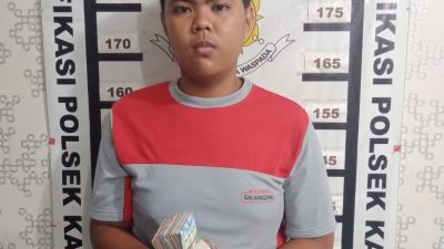 Afriyanto pelaku perampokan petugas SPBU dan barang bukti setelah diamankan polisi.