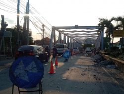 Jembatan Kedunglarangan Bangil Pasuruan Dibongkar, Kendaraan Berat Tak Boleh Melintas hingga Akhir Agustus