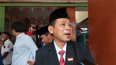 Kepala Dinas Koperasi, UMKM dan Perdagangan Kabupaten Tuban, Agus Wijaya saat ditemui awak media usai kegiatan upacara bendera bersama pedagang di halaman parkir depan pasar baru Tuban.