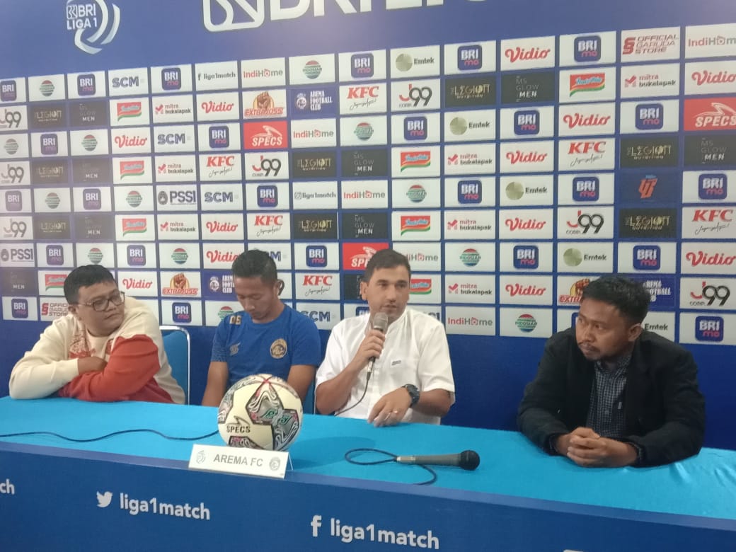 Pelatih Arema FC, Eduardo Almeida dalam konferensi pers jelang pertandingan melawan Rans Nusantara.