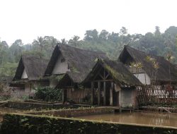 Warga Kampung Naga Andalkan Lumbung Padi untuk Bertahan Hidup, Tetap Bersyukur meski Kekurangan Uang