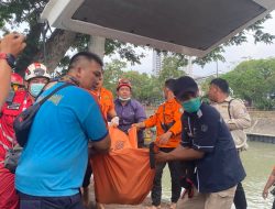 Warga Surabaya Temukan Mayat Tengkurap di Pintu Air Kali Jagir Wonokromo