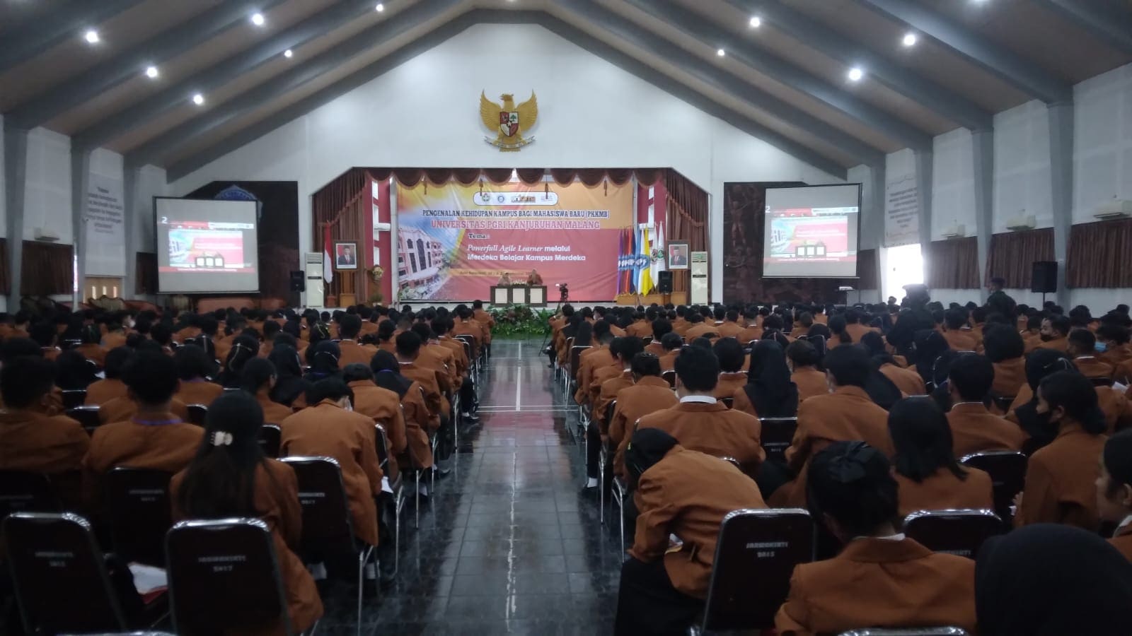 PKKMB Tahun 2022, Rektor Unikama Tuntut Mahasiswa Siap Atasi Perubahan 3 PKKMB Tahun 2022.(Foto: Dok Feni Yusnia/Tugu Jatim)