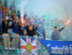 Akibat Flare Menyala di Markas Barito Putra, Arema FC Didenda Rp50 Juta 