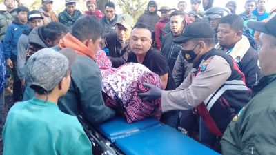 Mobil jeep wisatawan. (Foto: Dok Polsek Tosari/Tugu Jatim)