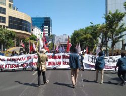 Demo Harga BBM Naik, Ribuan Mahasiswa Padati Gedung Negara Grahadi Surabaya
