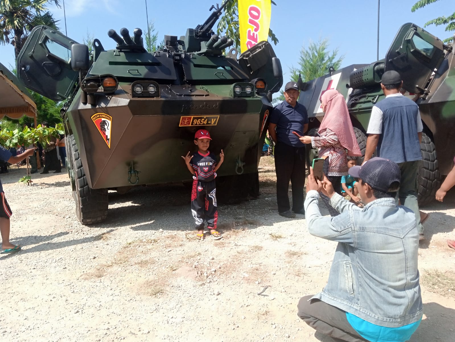 Anak-anak Serbu Pameran Alutsista TNI AD di Tuban 2 alutsista tugu jatim