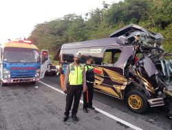 Identitas Korban Kecelakaan di Tol Semarang yang Berisi Rombongan Pensiunan Guru SMP 8 Kota Pasuruan