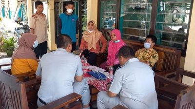 Rombongan Pensiunan Guru SMP 8 Kota Pasuruan ke Semarang untuk Pertemuan Komunitas