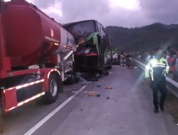 Kecelakaan Beruntun Libatkan 5 Kendaraan di Tol Malang-Pandaan