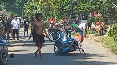 Pria di Pasuruan Berlarian Keliling Kampung Bawa Celurit