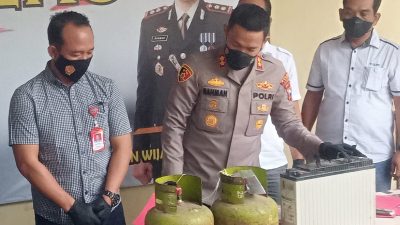 tabung gas LPG bersubsidi. (Foto: Mochamad Abdurrochim/Tugu Jatim)