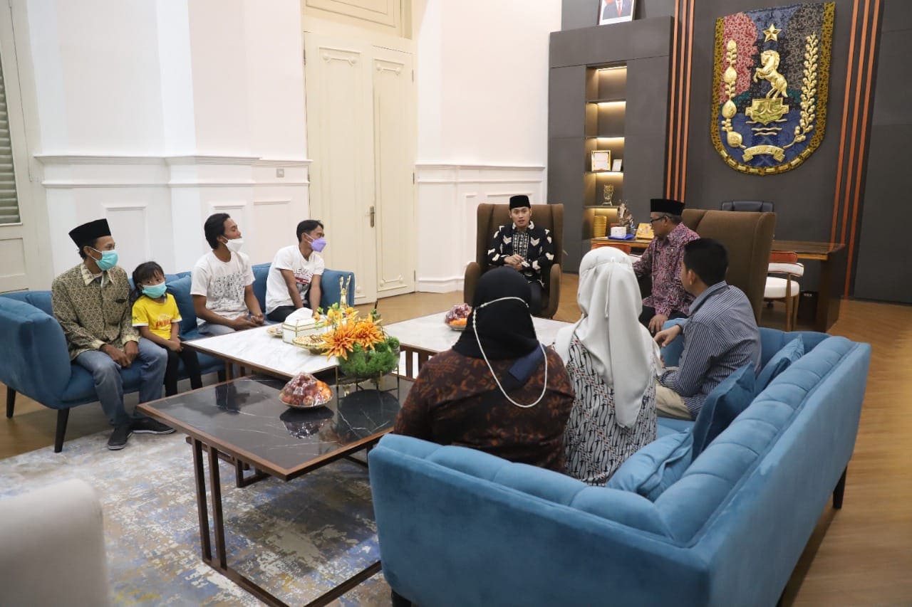 Program Transmigrasi ke Sulawesi Tenggara, 3 Keluarga Diberangkatkan Bupati Tuban 2 Program Transmigrasi. (Foto: Diskominfo Tuban/Tugu Jatim)
