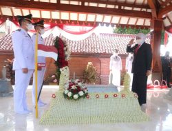Jelang HUT Ke-77 Provinsi Jatim, Gubernur Khofifah Pimpin Apel Ziarah di Makam RMT Ario Soerjo