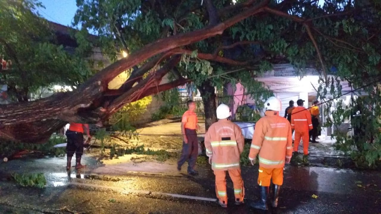 Rumah warga Surabaya. (Foto: Dok Command Center 112/Tugu Jatim)