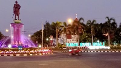 Bongkar tagline. (Foto: Rohman for Tugu Jatim)