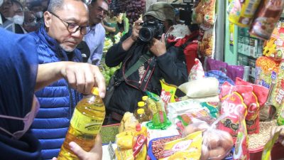 Sidak sembako. (Foto:Rubianto/Tugu Jatim)