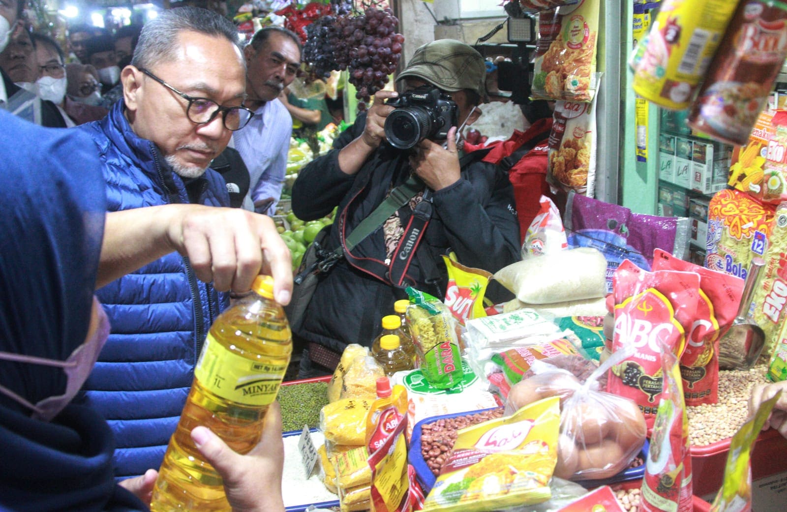 Sidak Sembako, Mendag Zulhas Kaget Harga di Pasar Besar Malang Terlalu Murah 3 Sidak sembako. (Foto:Rubianto/Tugu Jatim)