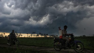 cuaca ekstrem di Malang Raya. (Foto: Rubianto/Tugu Malang)