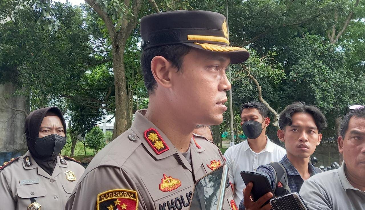 Buntut Tragedi Kanjuruhan, 5 Pejabat Polres Malang Diperiksa di Polda Jatim 4 Pejabat Polres Malang. (Foto: Aisyah Nawangsari/Tugu Malang/Tugu Jatim)