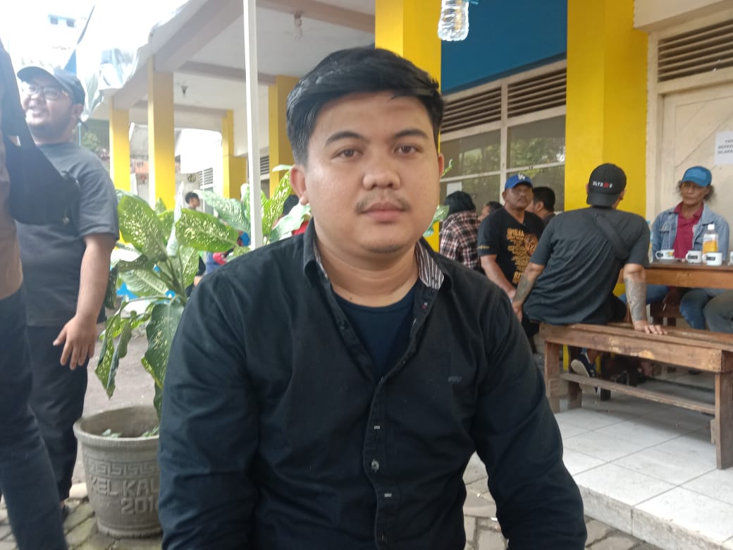 aremania tugu jatim