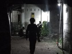 Unit Penjinak Bom Polda Jatim Sisir Area Rumah Korban Ledakan di Pasuruan