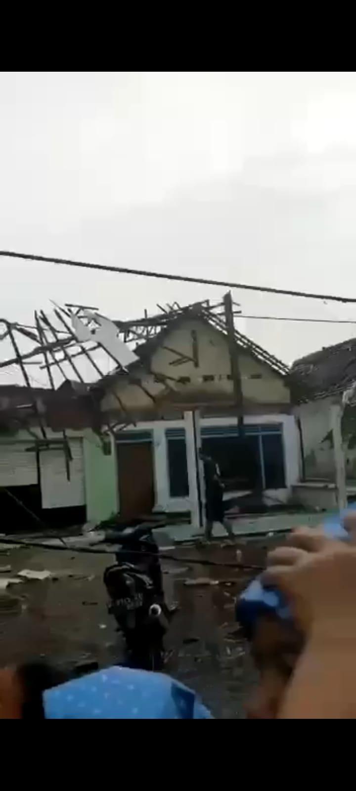 Hujan Angin di Sidoarjo Rusak Rumah Warga