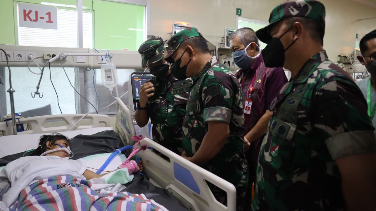 Korban tragedi Kanjuruhan. (Foto: Dok. Penrem 083/Baladhika Jaya/Tugu Jatim)