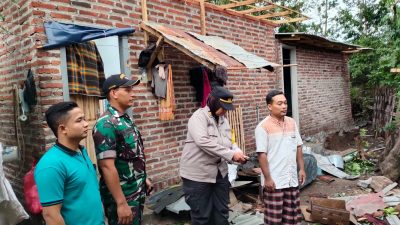 Angin puting beliung. (Foto: dok Polsek Sukorejo/Tugu Jatim)