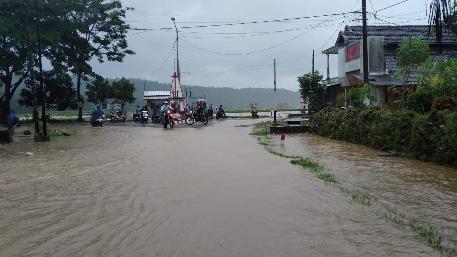 Bencana banjir. (Foto: Aisyah Nawangsari/Tugu Malang)