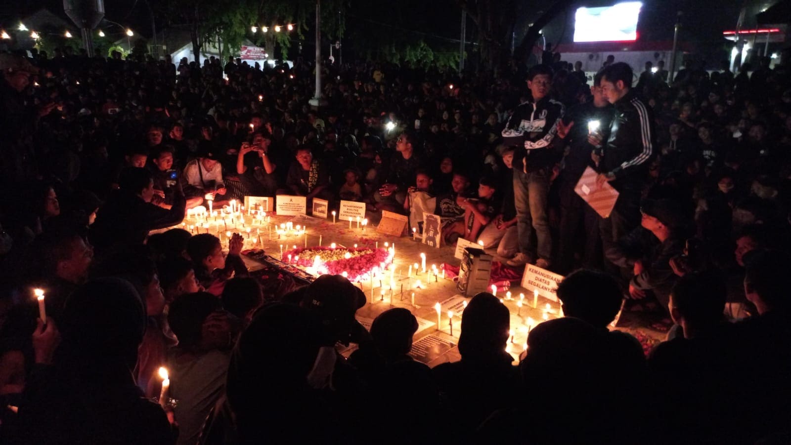 Suporter bola Pasuruan. (Foto: Laoh Mahfud/Tugu Jatim)